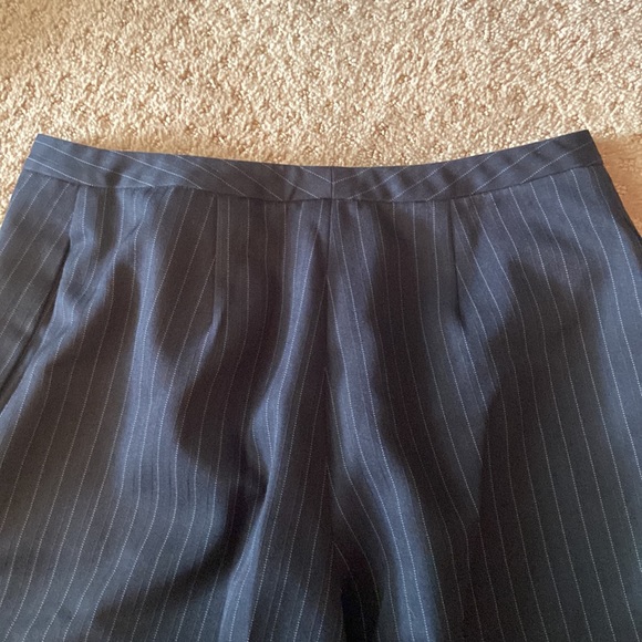 EUC classic pinstripe Tahari suit - Picture 8 of 8